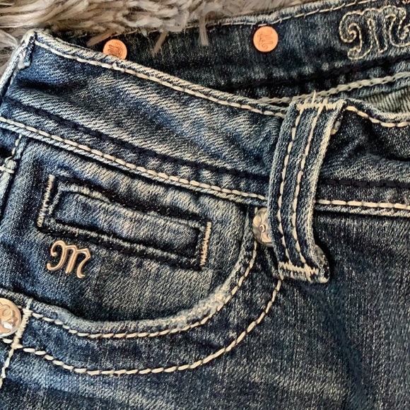 Girls Capri Miss Me distressed. Size 10 - Picture 5 of 5